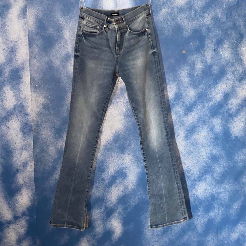 Express mid rise style skyscraper